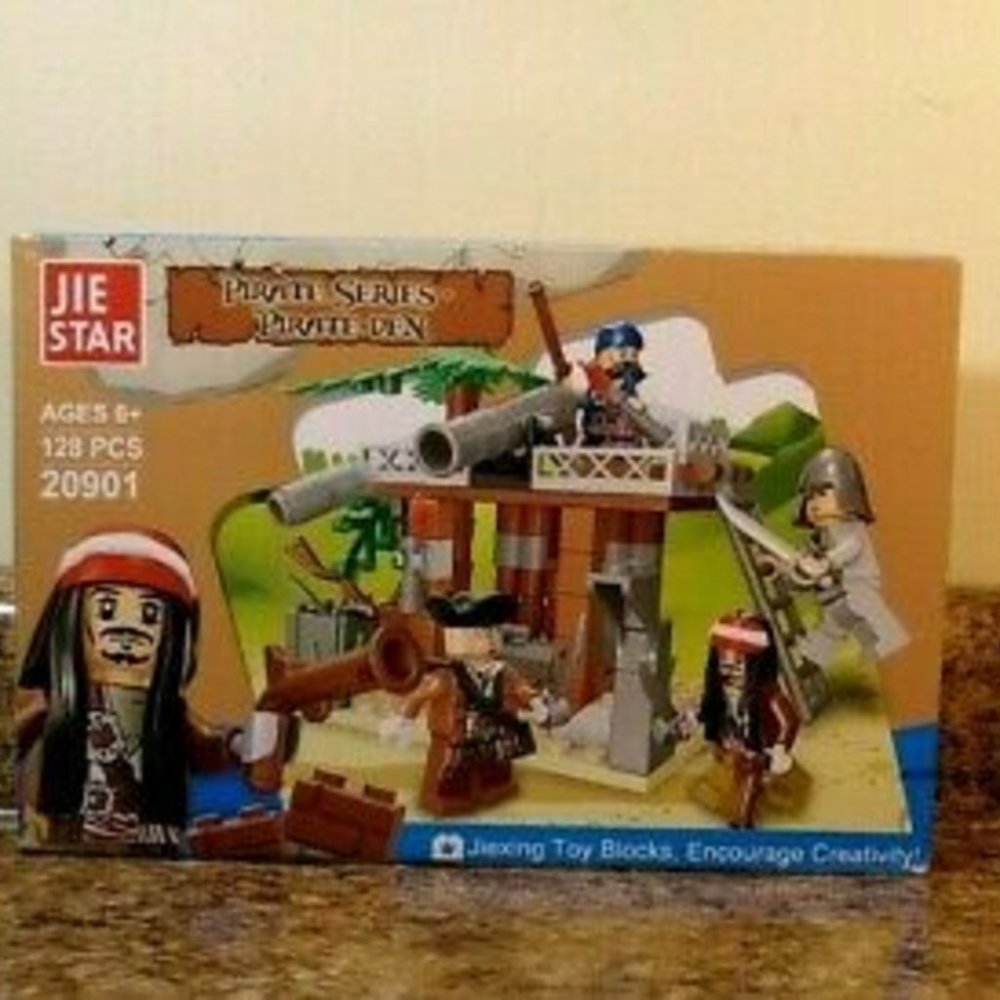 Pirate Den Building Block Set 128 pieces NIB NEVER OPENED